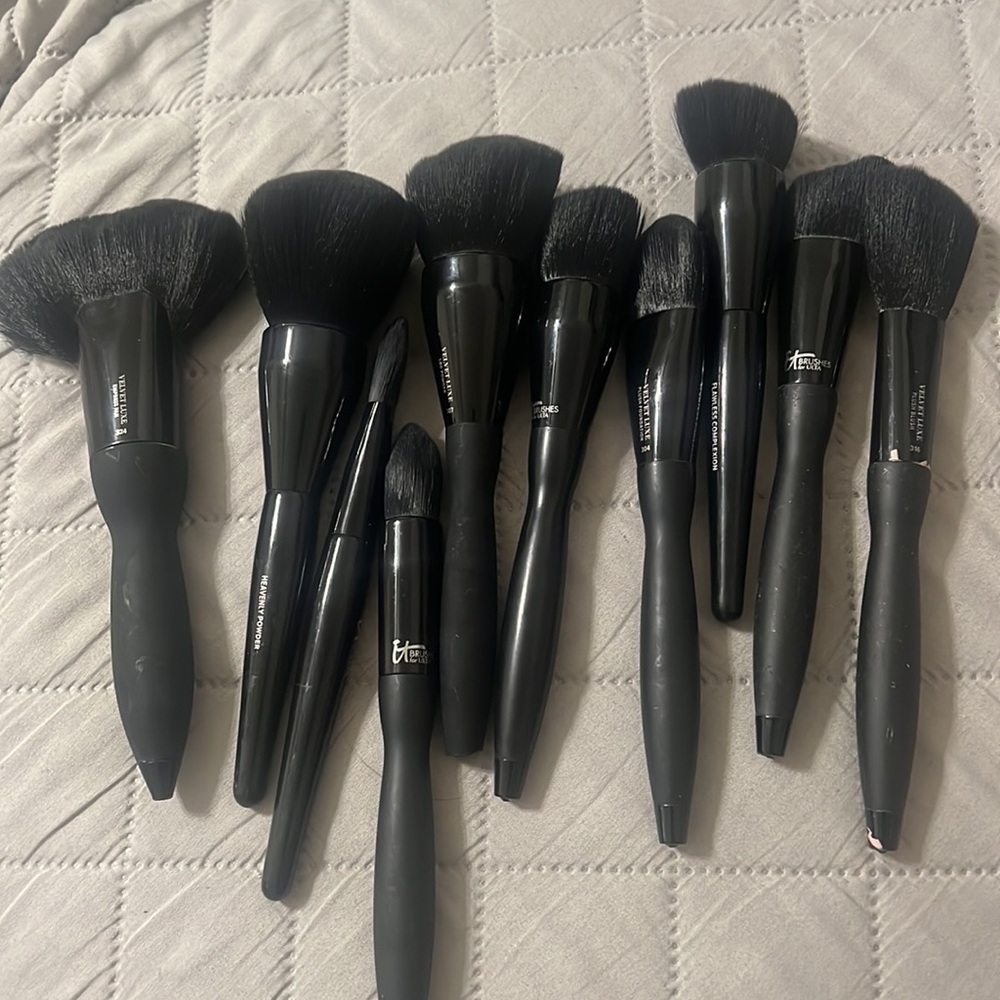 It cosmetics brushes